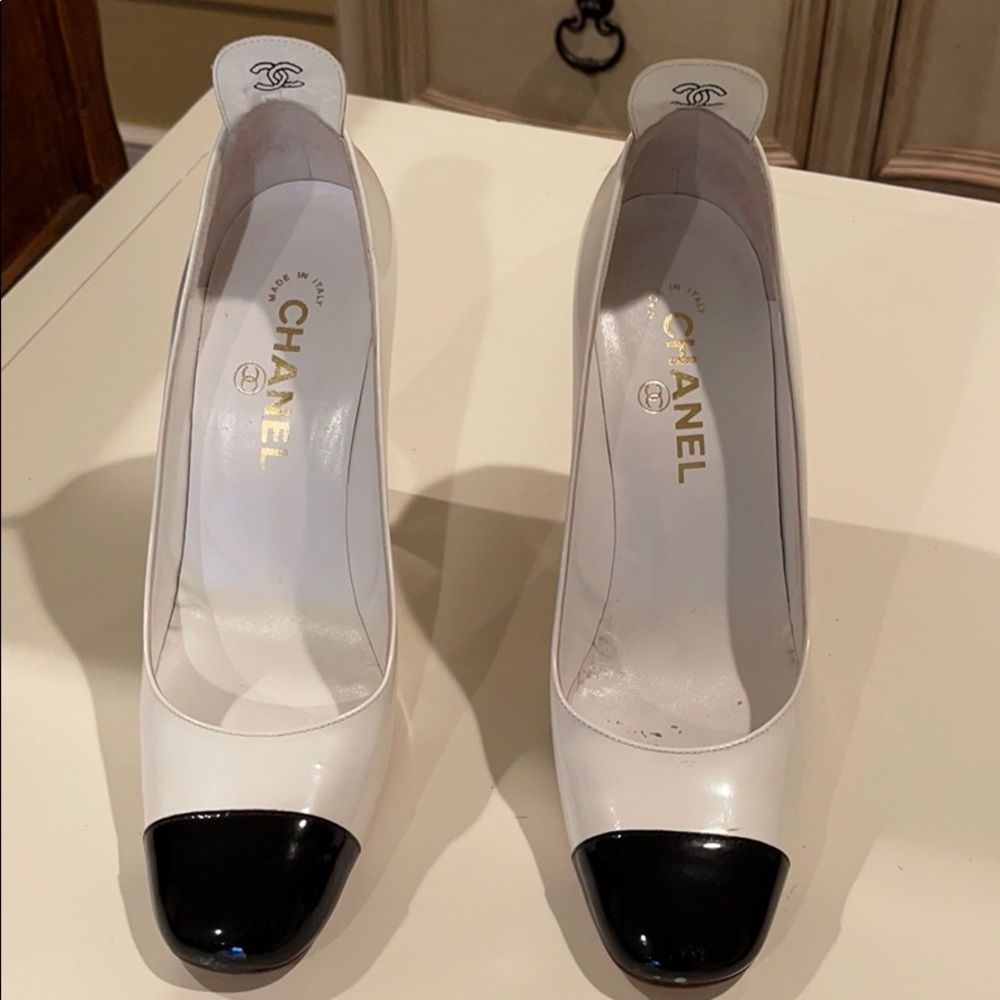 Chanel vintage pumps